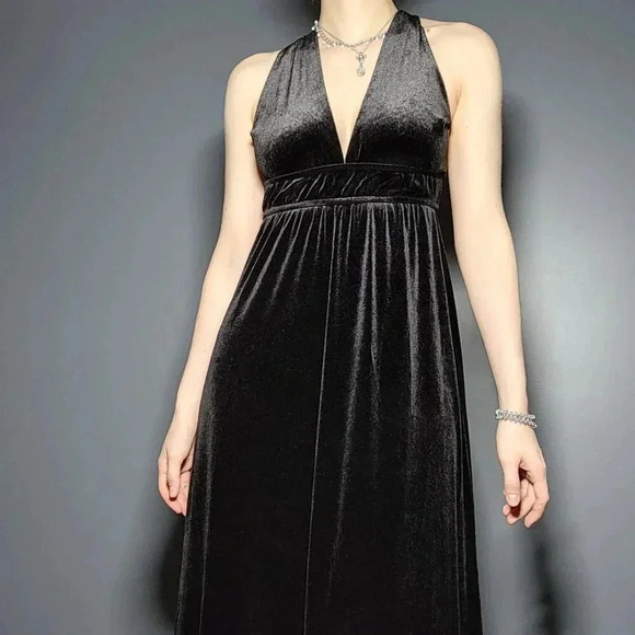 Vintage 90s elegant low cut black velvet babydoll halter maxi dress - Picture 4 of 11